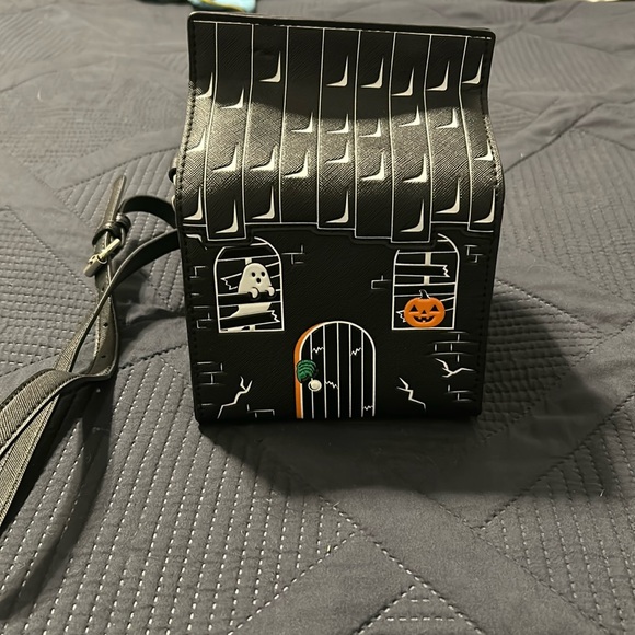 Haunted house, Halloween purse used only once in perfect condition. - Picture 1 of 2